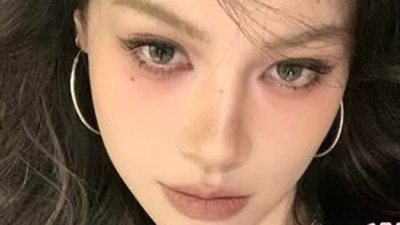 气血不足也能美 超疲惫厌世妆 #潮妆研究所 #妆面记录 #厌世妆容 #泪沟妆 #妆教