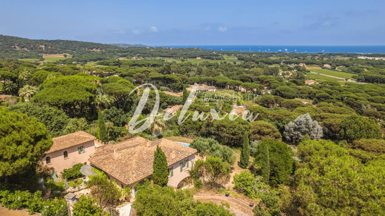 Bastide Tropézienne avec vue mer et piscine à Ramatuelle.