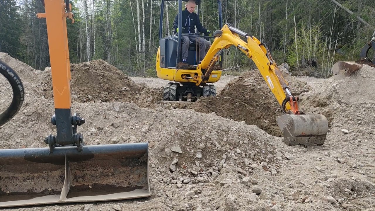 JCB 8014