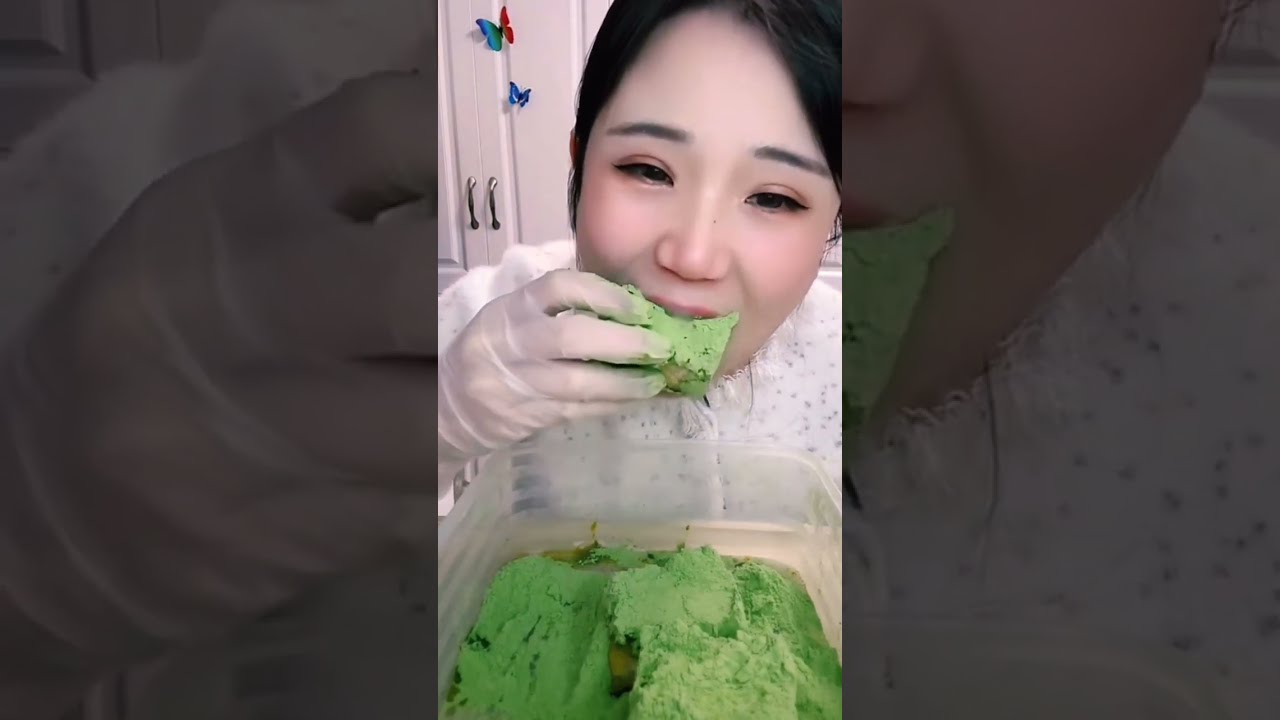 ASMR ice eating | Ice chunks are covered with heavy matcha powder | Ice Lover