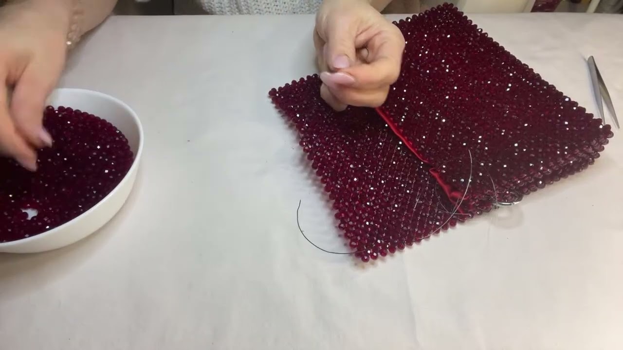 Вечерами лайф-эфир. Тихое плетение бисером. Доплетаю сумку. 