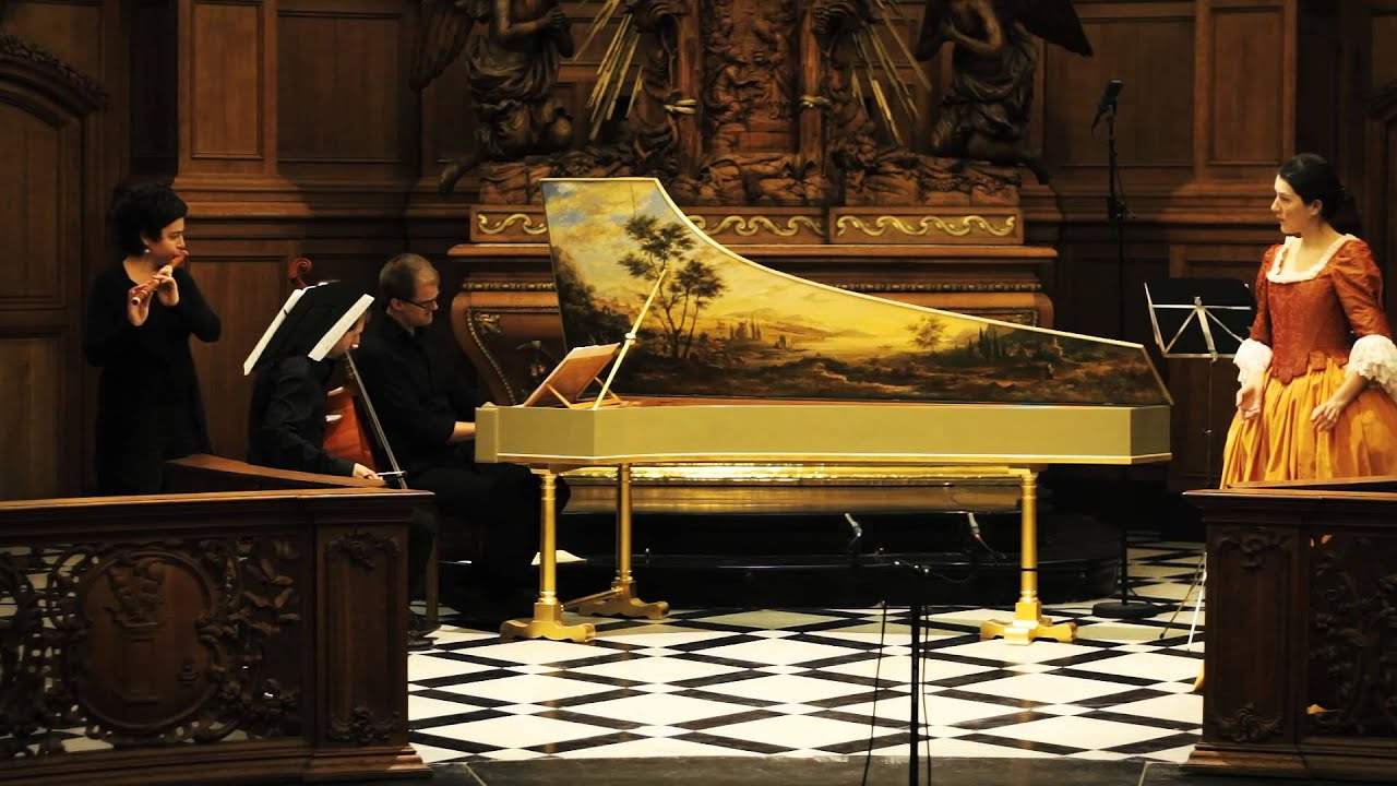 Soetkin Elbers performs 