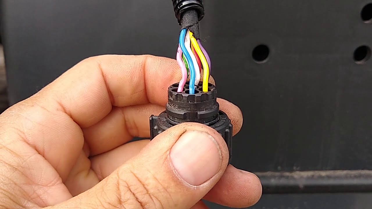 Chicotes e conectores lanterna traseira Volvo FH 4