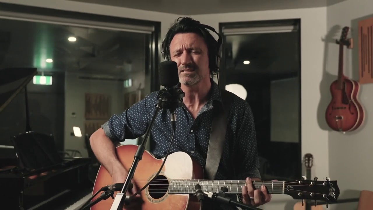 Paul Dempsey (Something for Kate) –' Supercomputer' (solo acoustic from 'The Modern Medieval')