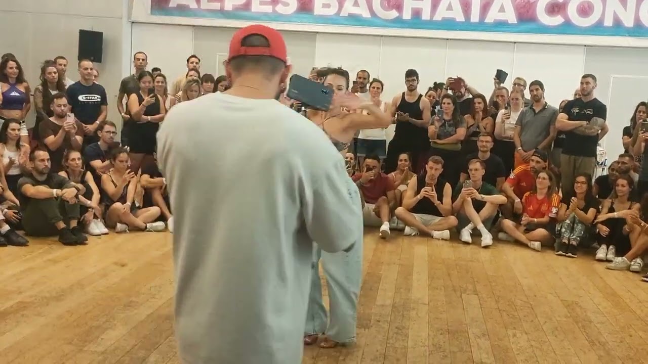 démo luis et Andrea de Séville Espagne au alpes bachata congrès 2024.