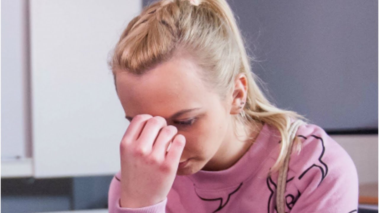 Mela była zażenowana zachowaniem swoich przyjaciółek [19+ ODC.132]