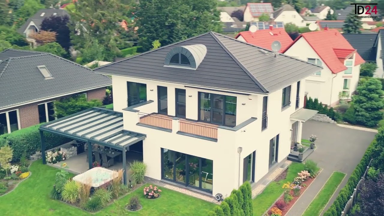 ✅ Moderne Aluminium-Terrassenüberdachung mit Unterdachmarkise & Senkrechtmarkise | Kundenreferenz