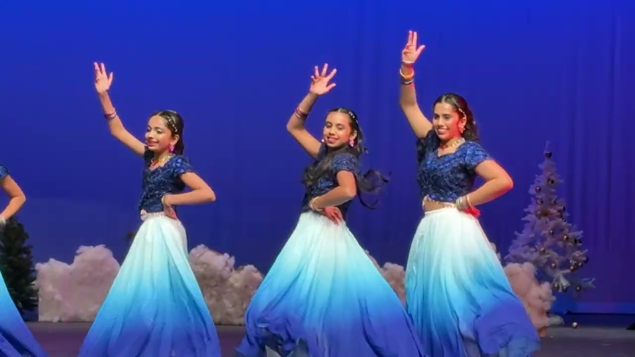 Kana Kaangiraen - Christmas Performance