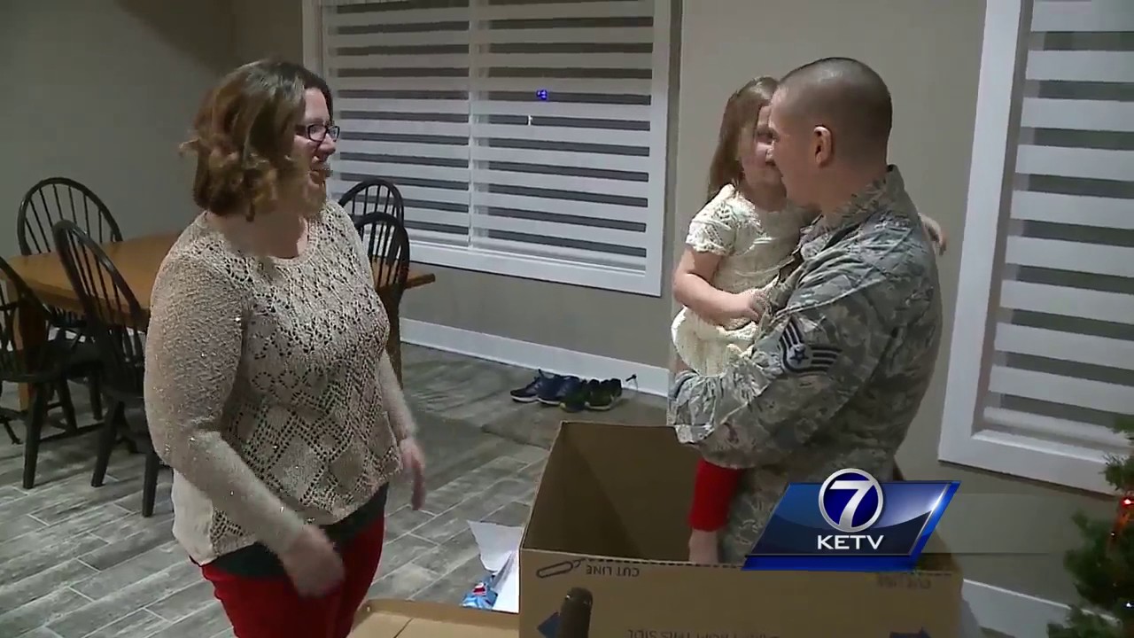 Surprise Christmas homecoming for airman stationed in South Korea