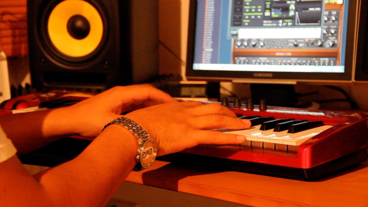 Producer MCCABE Making Beats in the Home Studio! (2011 🎹 Archive)
