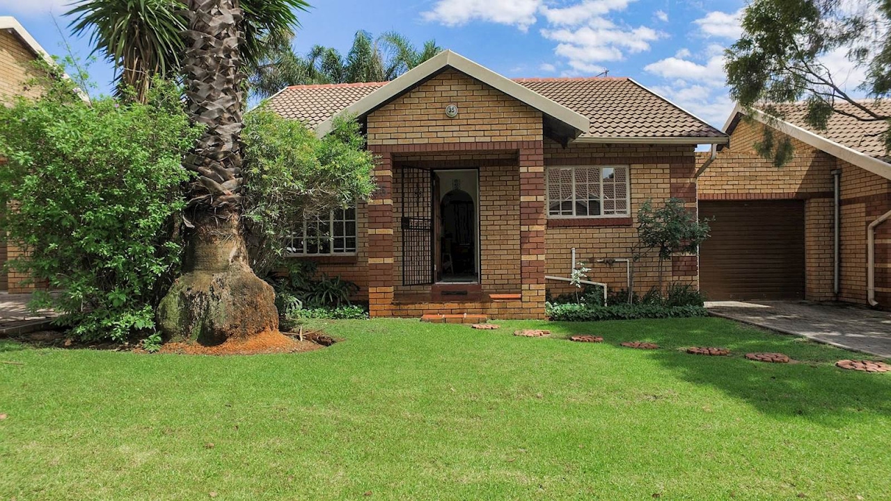 2 Bedroom Simplex for sale in Gauteng | Centurion | Centurion West | Clubview |