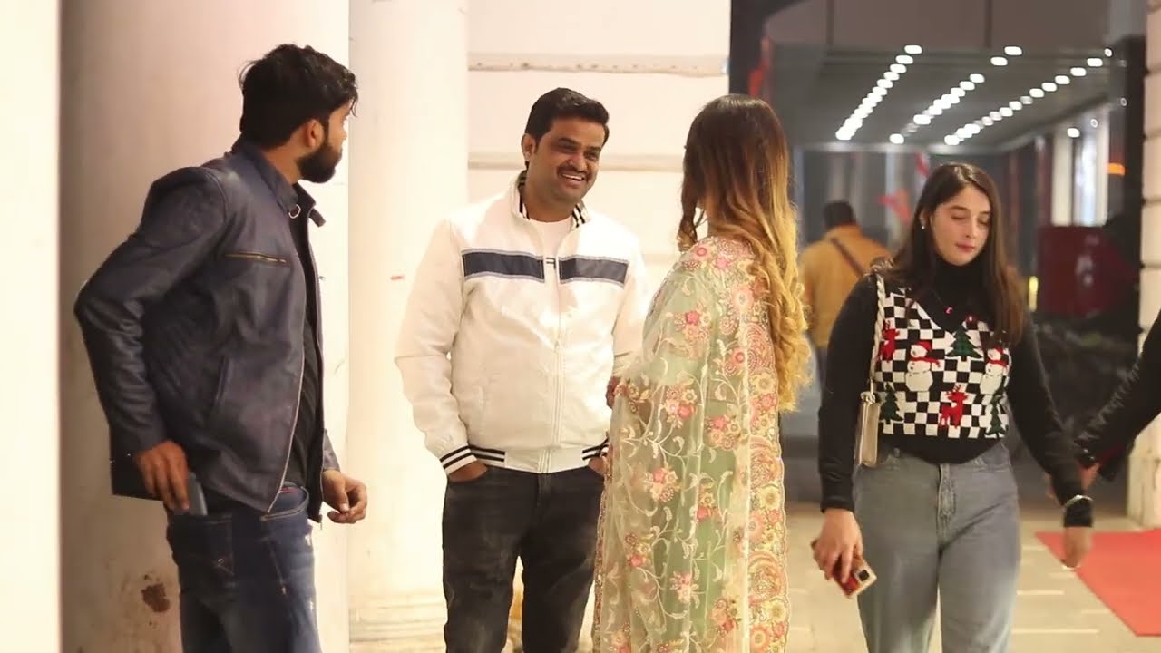 Aapka पति लड़की घुमाता है 😂😝prank on husband or wife 🤣| Somesh Brijwasi |