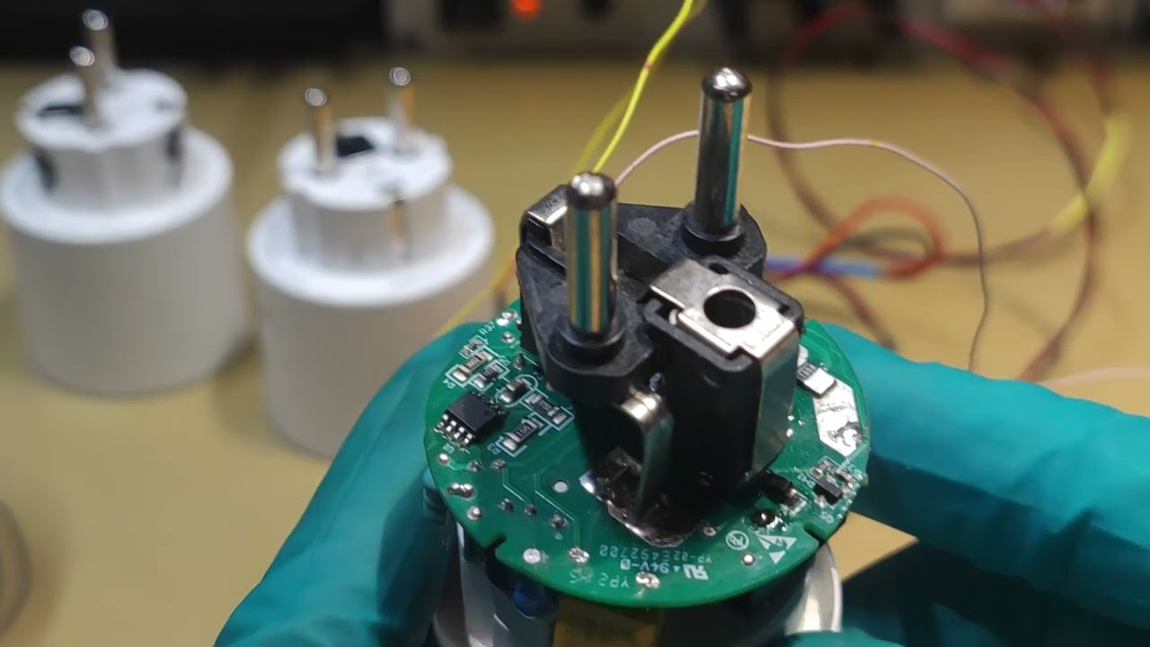 Smart plug wifi disease: Repair it just with a cutting plier.