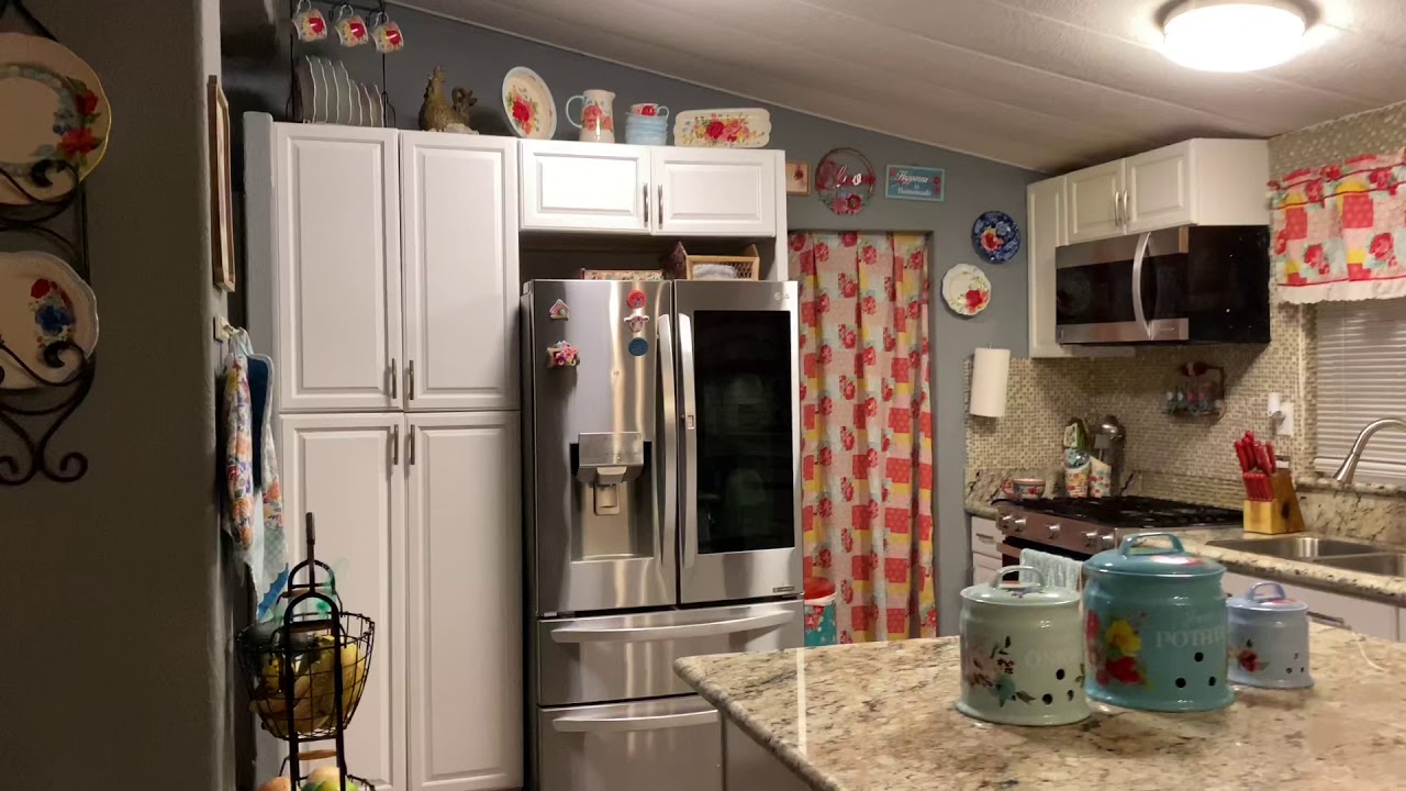 The pioneer woman house Decour