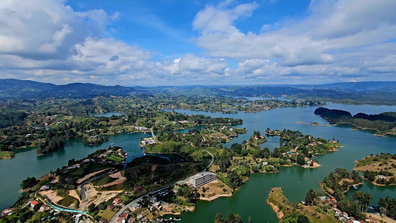 ⛰️ Am urcat 750 de trepte! | GUATAPÉ & EL PEÑOL 🇨🇴
