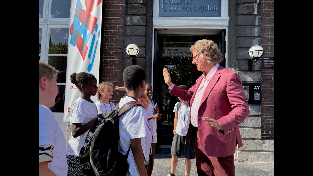'DIT IS 1000 KEER WOW' - Kinderen leren viool spelen en treden op met Emma Kok