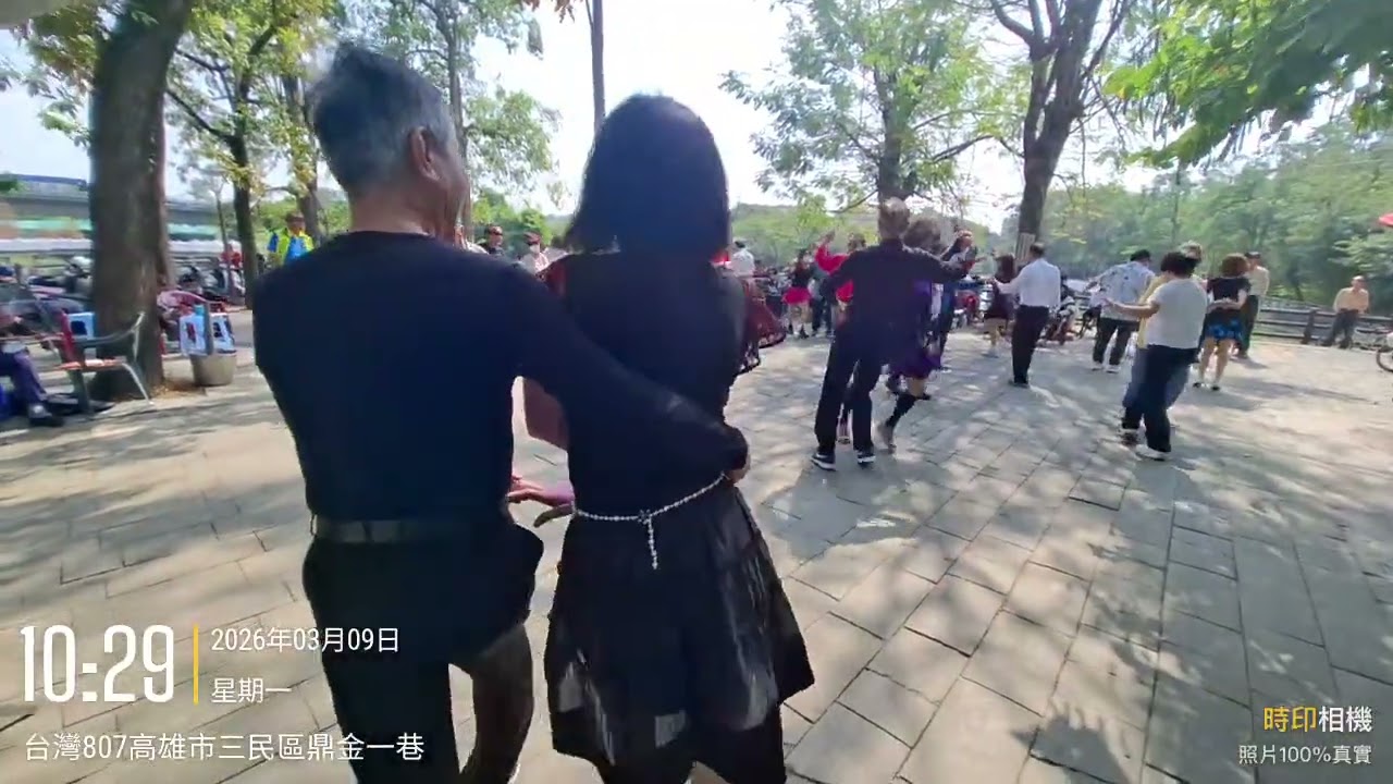 金獅湖廣場 小姐唱歌跳舞