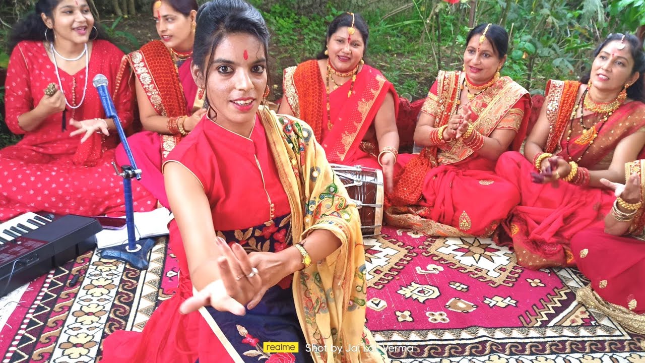 एक सुंदर मजाकिया गीत 😄 मेरे ससुर के सात थे बेटे छः गोरे एक काला रे ननदिया 😂