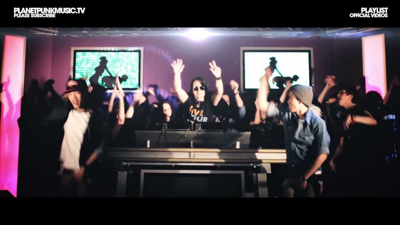 Sam Walkertone feat. Selam Araya - Hot in Here (CombiNation Video Edit)