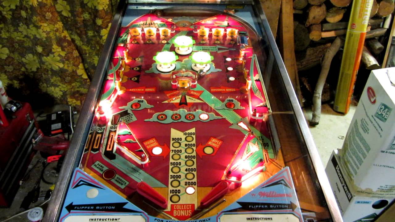 Williams Super Flite Pinball Machine