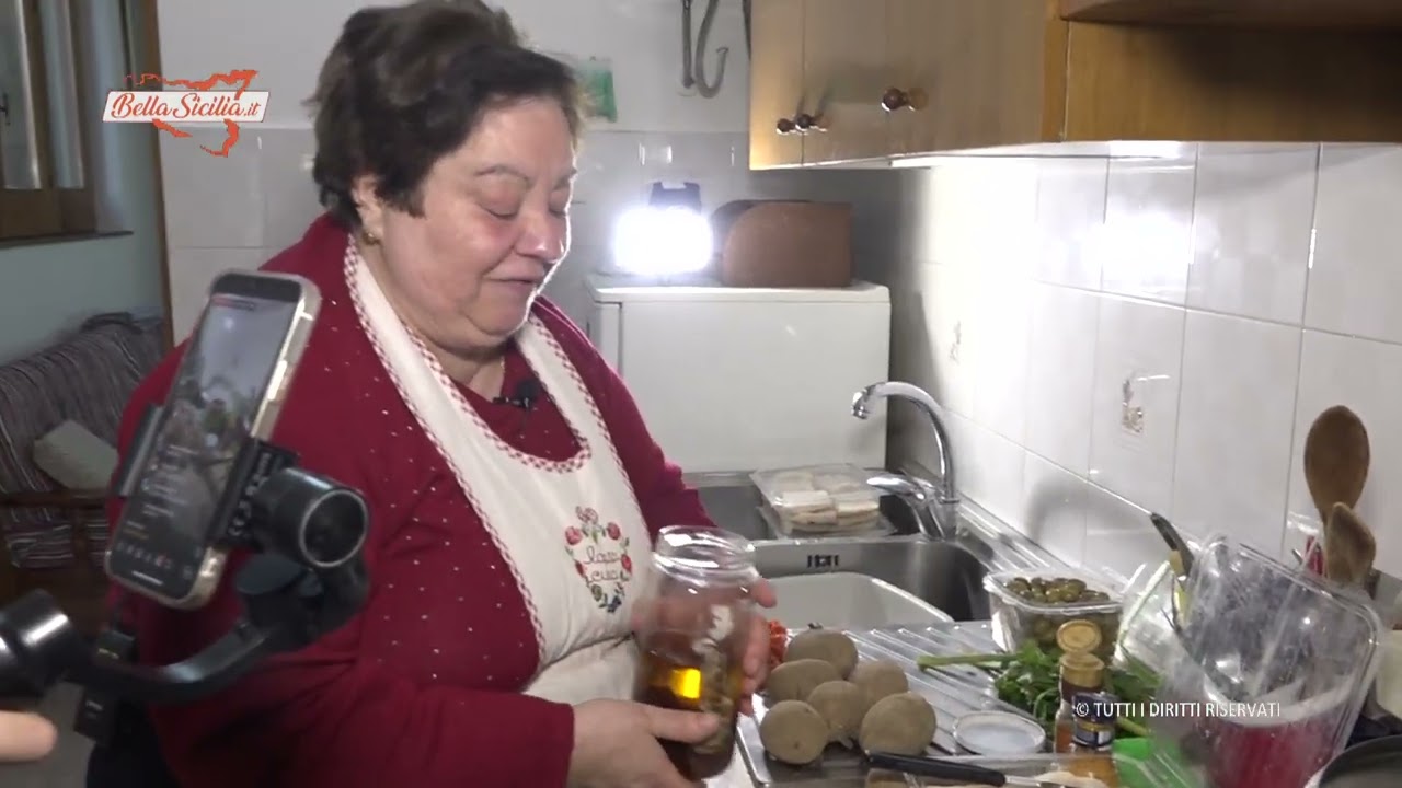 Prepara u Pisci stoccu a ghiotta per la madre 95enne, la vizio come una bambina