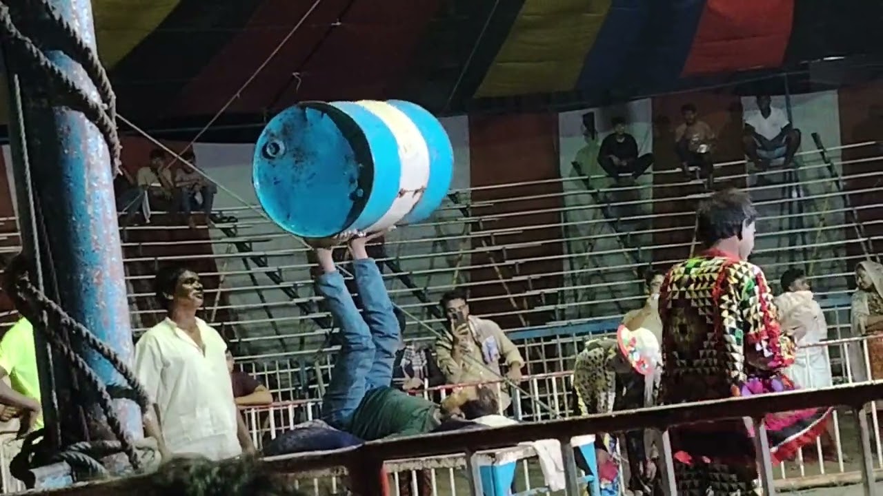 চলিতেছে সার্কাস