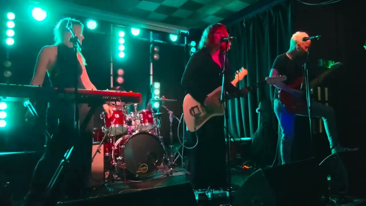 Bugeye - This Ain't A Love Song (live at the Victoria, Birmingham)