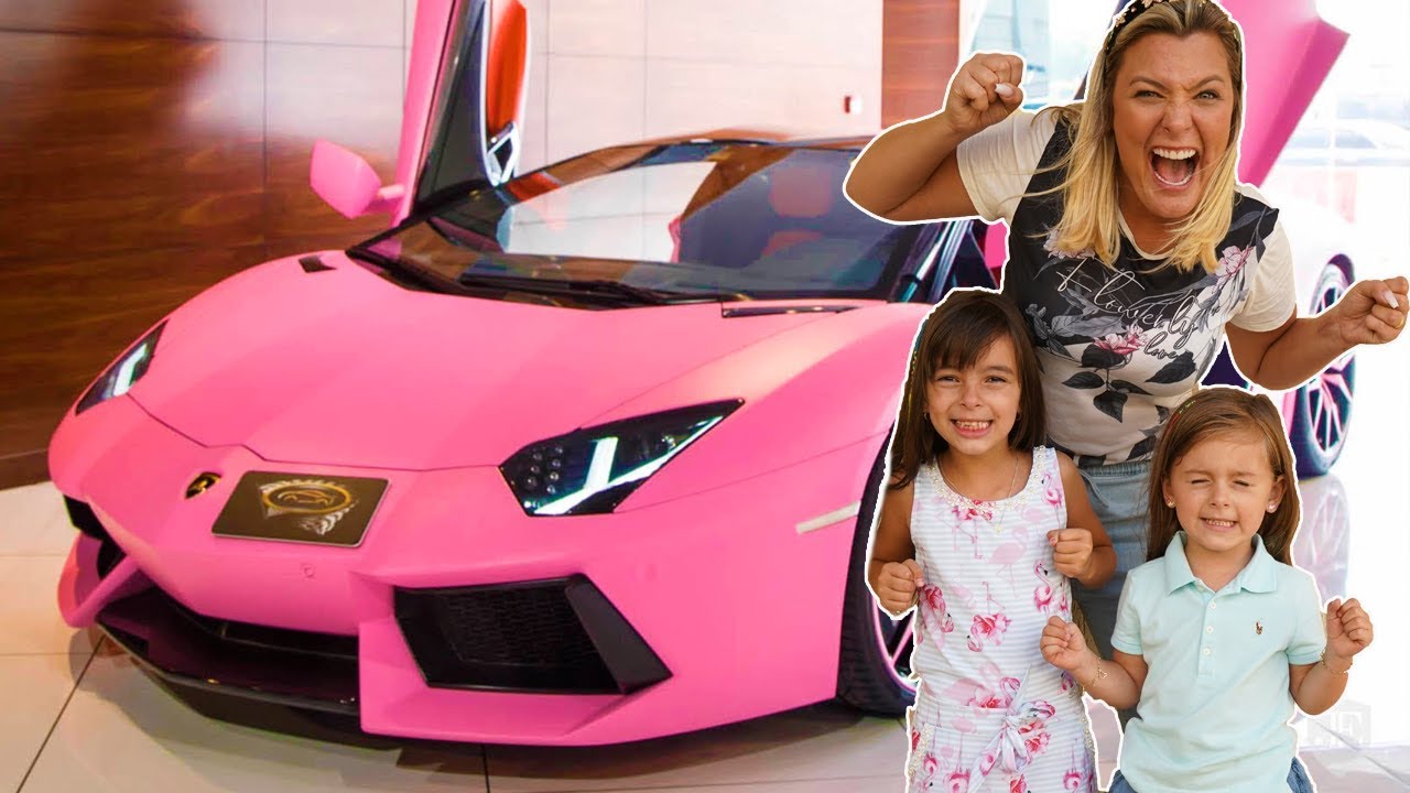 LAURINHA E HELENA ESCOLHENDO CARRO NOVO - JÉSSICA GODAR