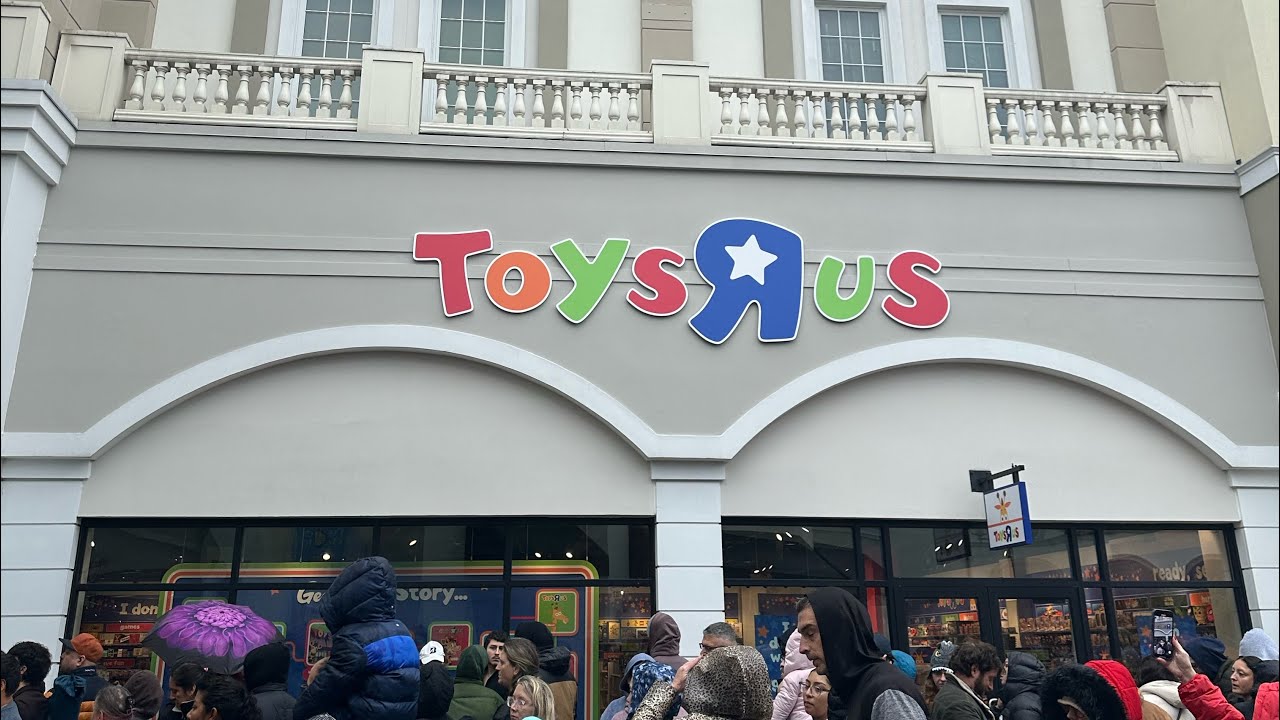 Toys R Us Returns!