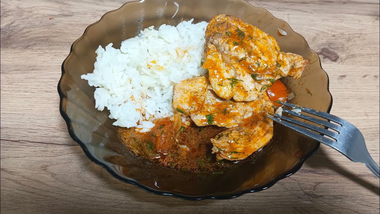 Отбивные с куриной грудки в подливке.