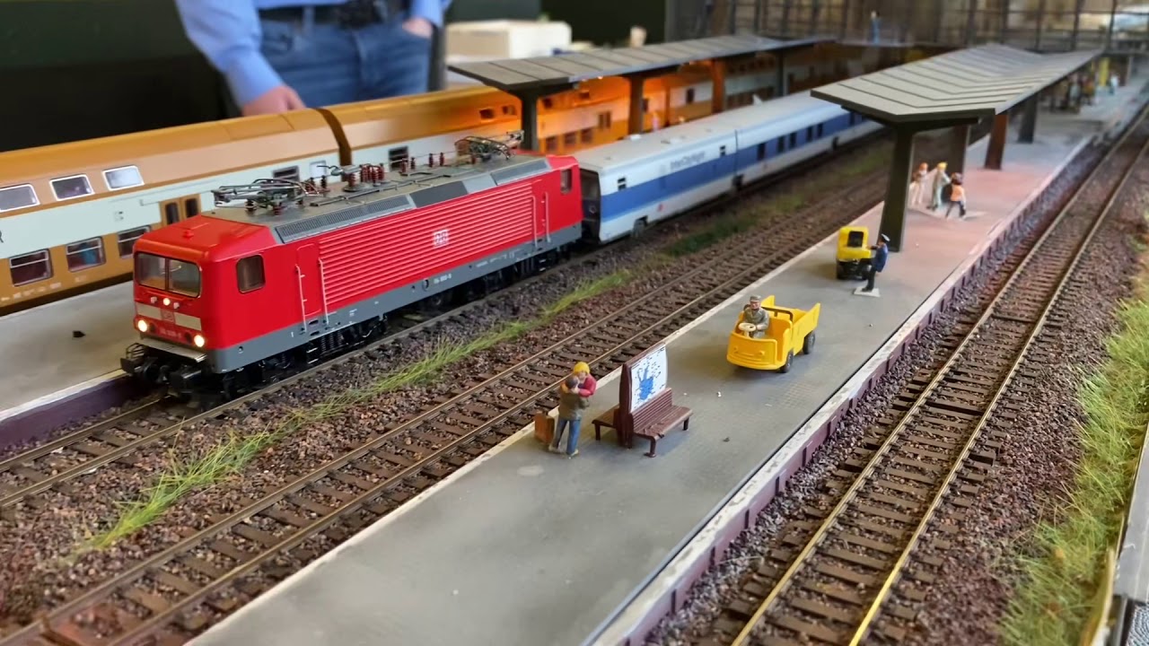 Ein ganz langer DB Talgo unterwegs
