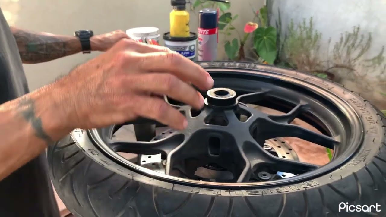 (Parte1)Troca dos rolamentos roda dianteira MT03