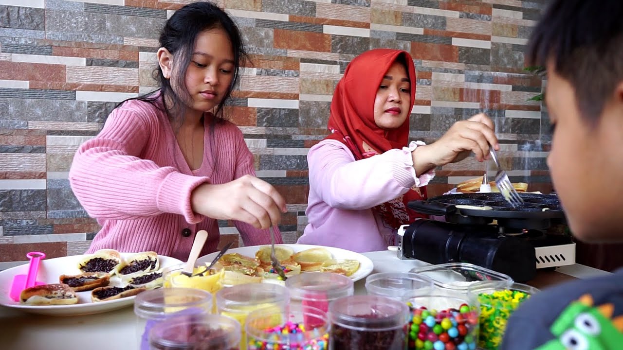 Jessica Jadi Penjual Martabak Manis (Mini) 🥰 Kalau Kamu Beli Topping nya apa???