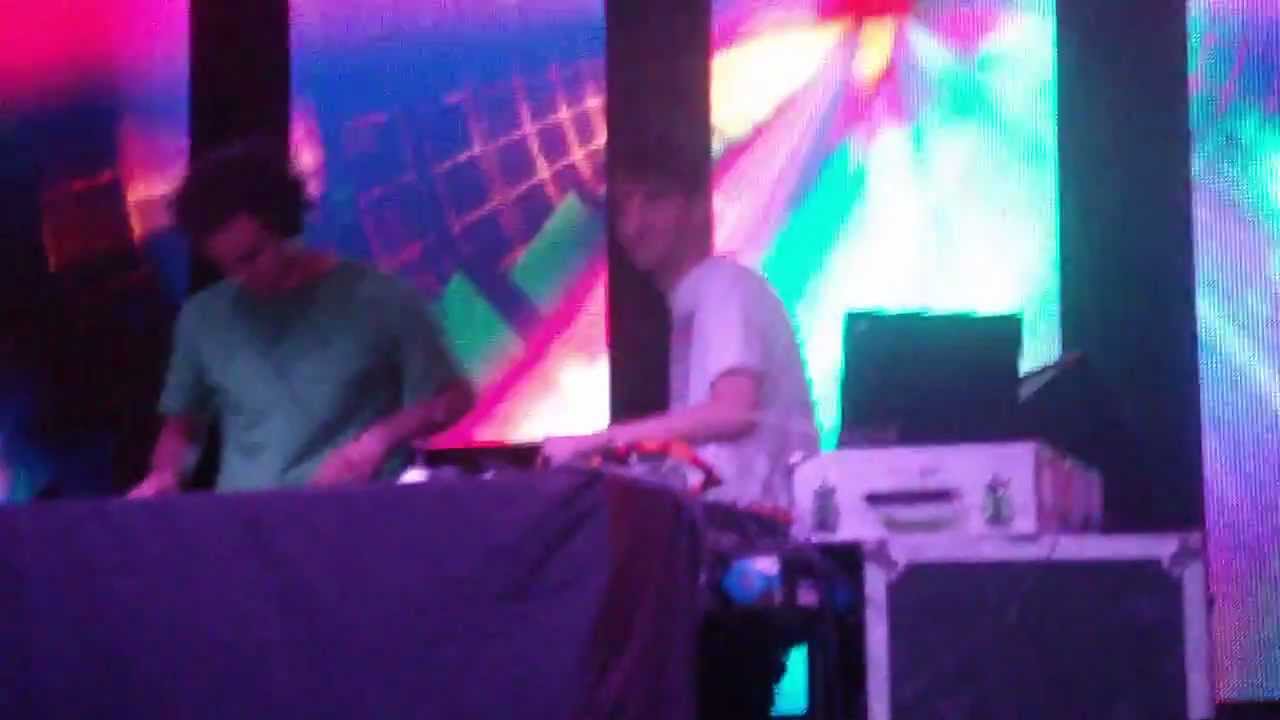 James Holden B2B Kieran Hebden @ Field Day 2011  (2)
