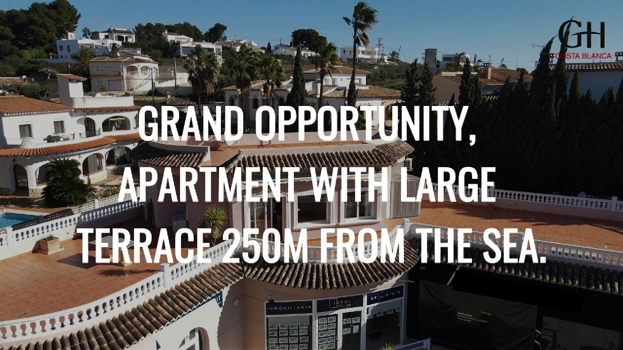 GRAND OPPORTUNITY, APARTMENT WITH LARGE TERRACE 250M FROM THE SEA.