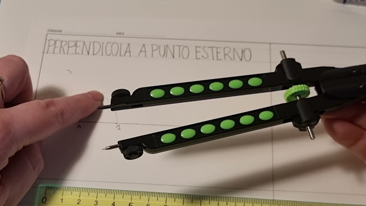 Perpendicolare a un segmento passante per il suo estremo