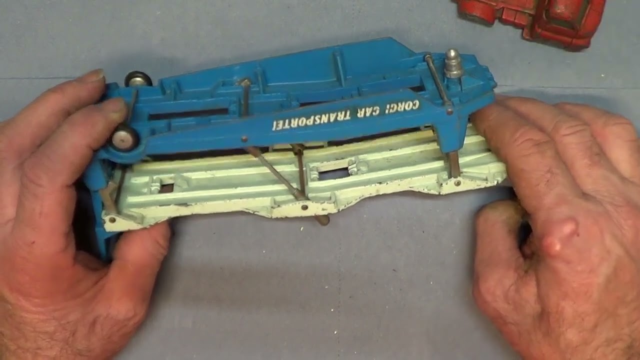 RESTORATION OF A CORGI MAJOR TOYS CARRIMORE CAR TRANSPORTER  ( No.1101)