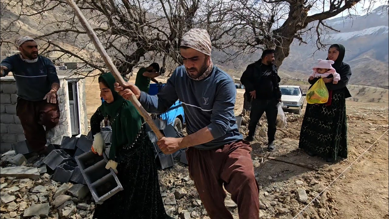 Continued construction of the house by Ali and Isa | Farzaneh helps Zahra prepare lunch