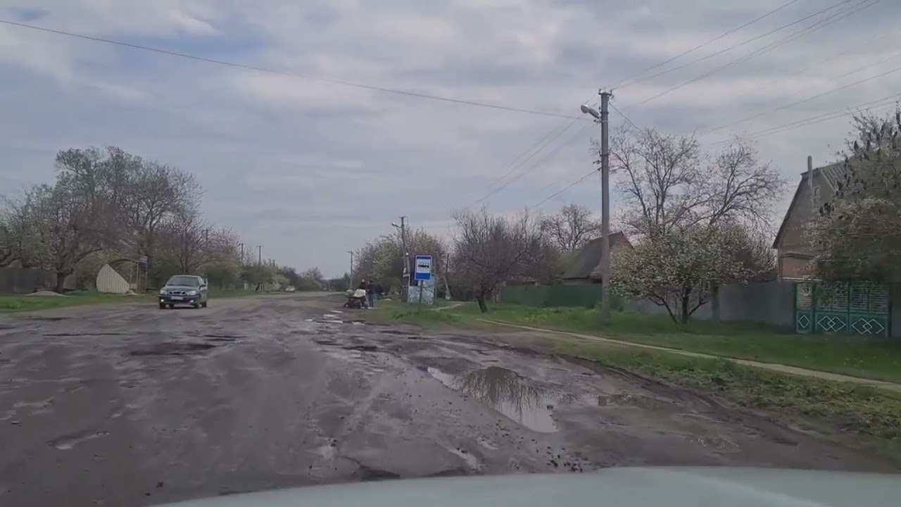 Яреськи - дорога на головній вулиці селища І 05.2023
