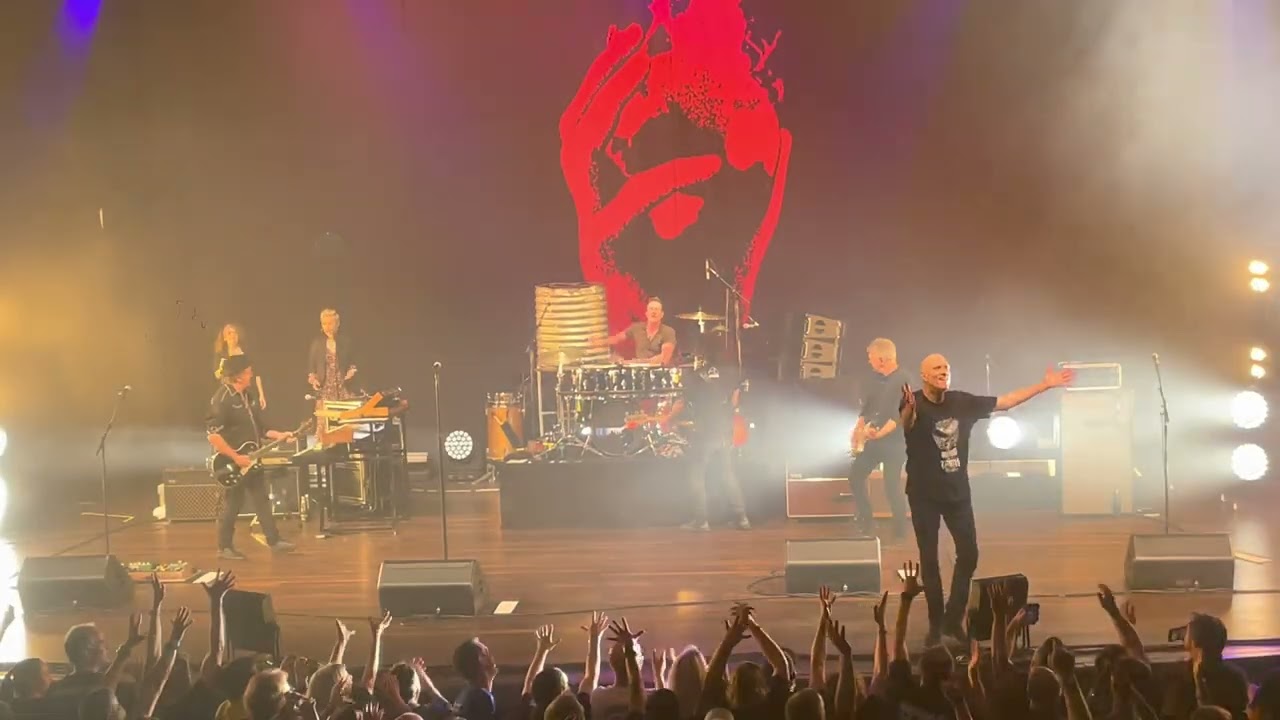 Midnight Oil - King of the Mountain/Hercules (Live at Massey Hall)