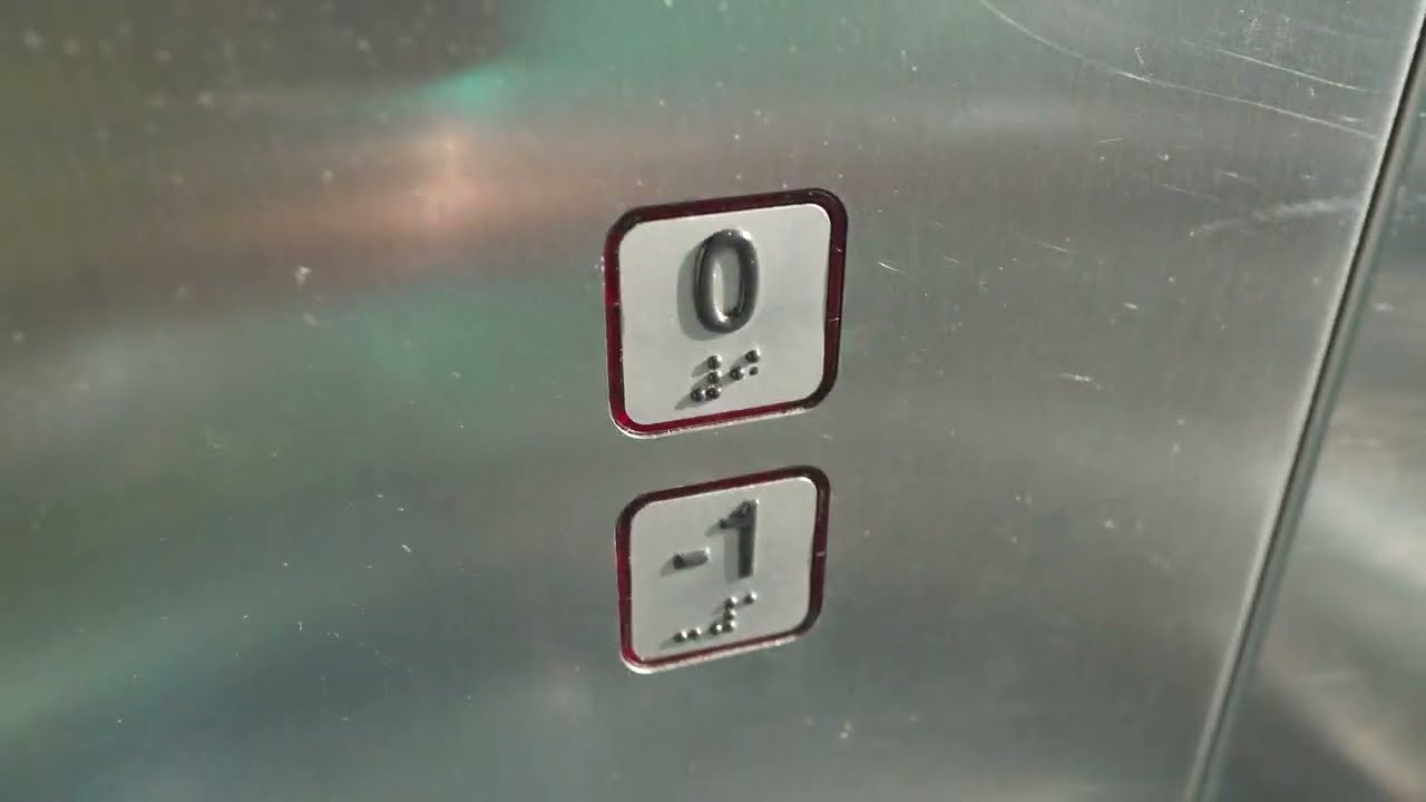Poland, Toruń Główny Train Station, 2X WINDPOLDŹWIG elevator