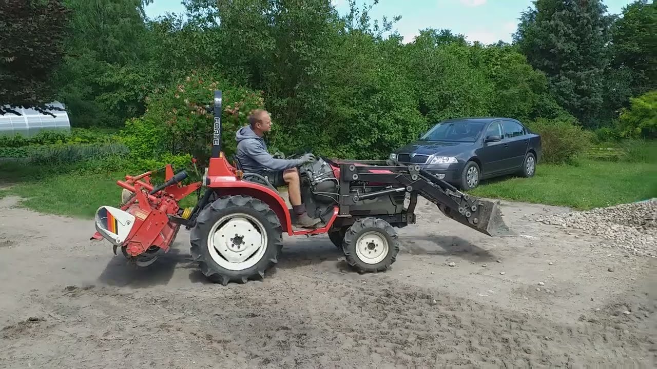 Yanmar AF16 Sypanie kruszywa