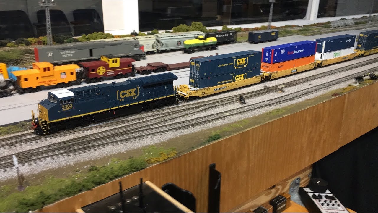 HO Scale CSX Intermodal Train