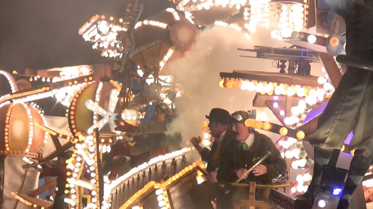 Bridgwater Carnival 2011: Marketeers CC - Flying Machines (HD)
