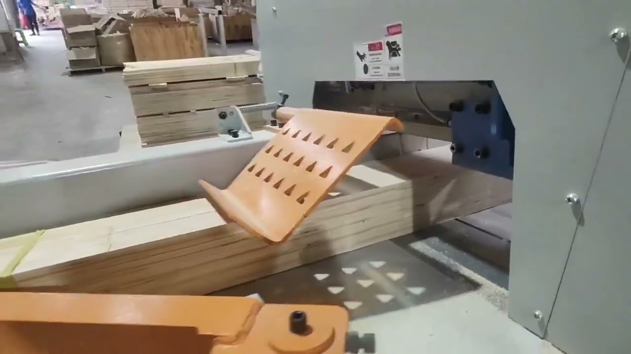 Automatic Wood Cutting Saw