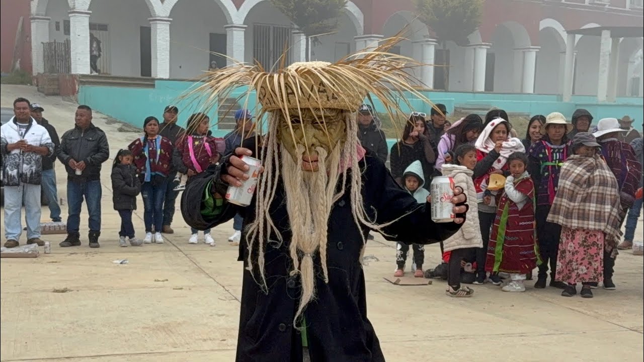Carnaval de San Martín Itunyoso región triqui de Oaxaca México Berna Sánchez y su grupo dominante