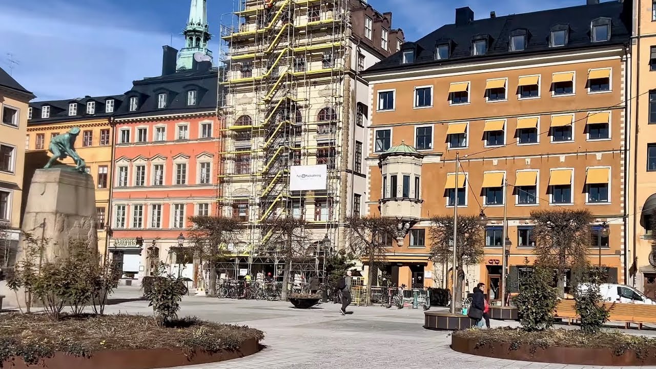 Stockholm bus ride: Tegelbacken- Slussen. Window view of Old Town.
