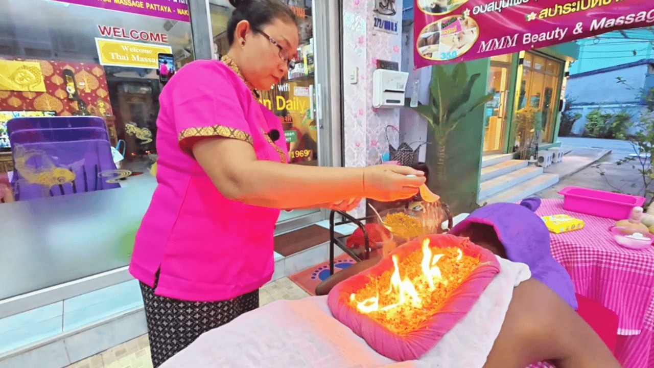💆‍♂️ Thai Street Side Massage – Detox Herbs, Stretching & More! Put Me to Sleep – Pattaya 🇹🇭