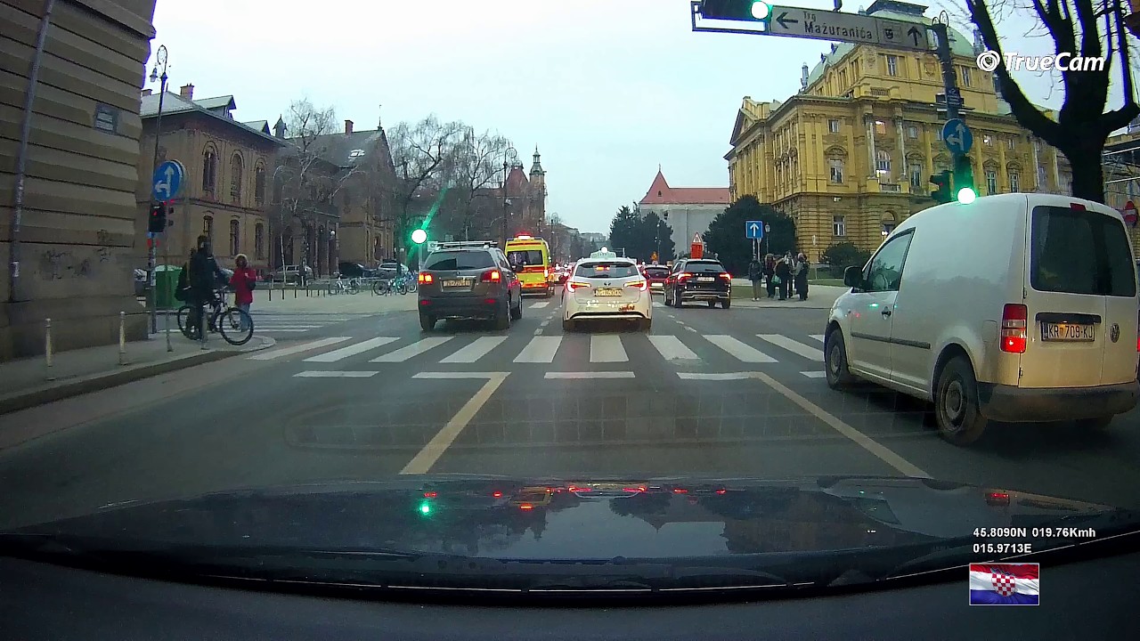 Zagreb : Vožnja Zelenim valom 🚙 od istoka prema zapadu ulicom Andrije Hebranga kroz Zrinjevac do HNK