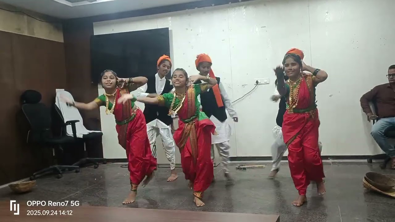 लोकनृत्य स्पर्धा प्रथम क्रमांक पी एम श्री जिल्हा परिषद हायस्कूल नांदगाव